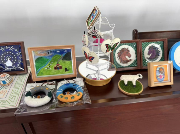 兴华配资 内蒙古陈巴尔虎旗总工会举办毡绣技能大赛